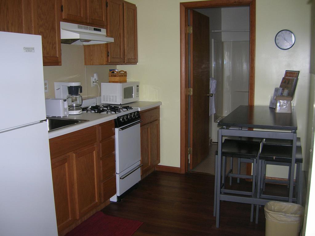 Camp Inn Lodge Oscoda Zimmer foto