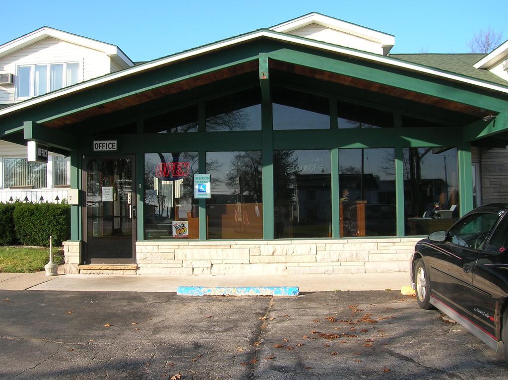 Camp Inn Lodge Oscoda Exterior foto