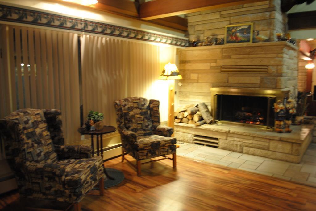 Camp Inn Lodge Oscoda Exterior foto