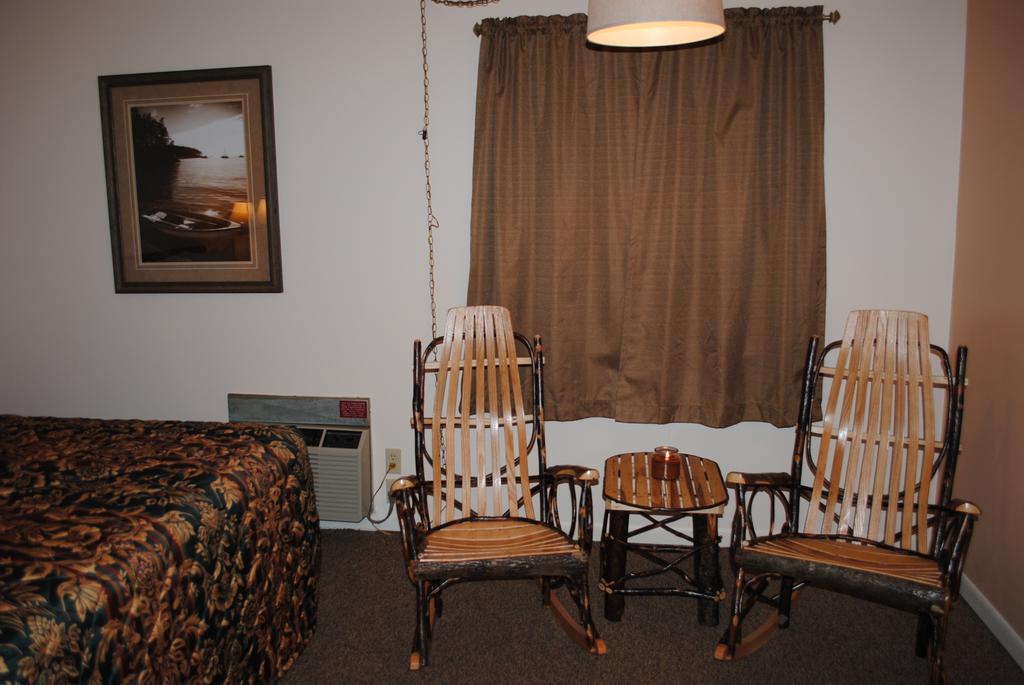 Camp Inn Lodge Oscoda Zimmer foto